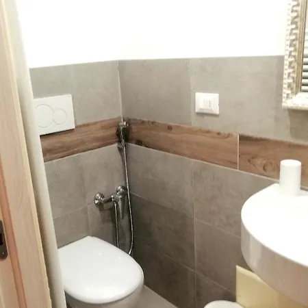 All'ottantuno Πανσιόν Λέτσε